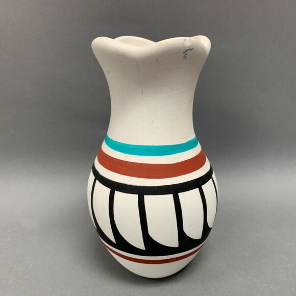 Signed L. Toya Jemez N. M. Albuquerque Native American Pottery Vase 6 5/8" High - Picture 5 of 9